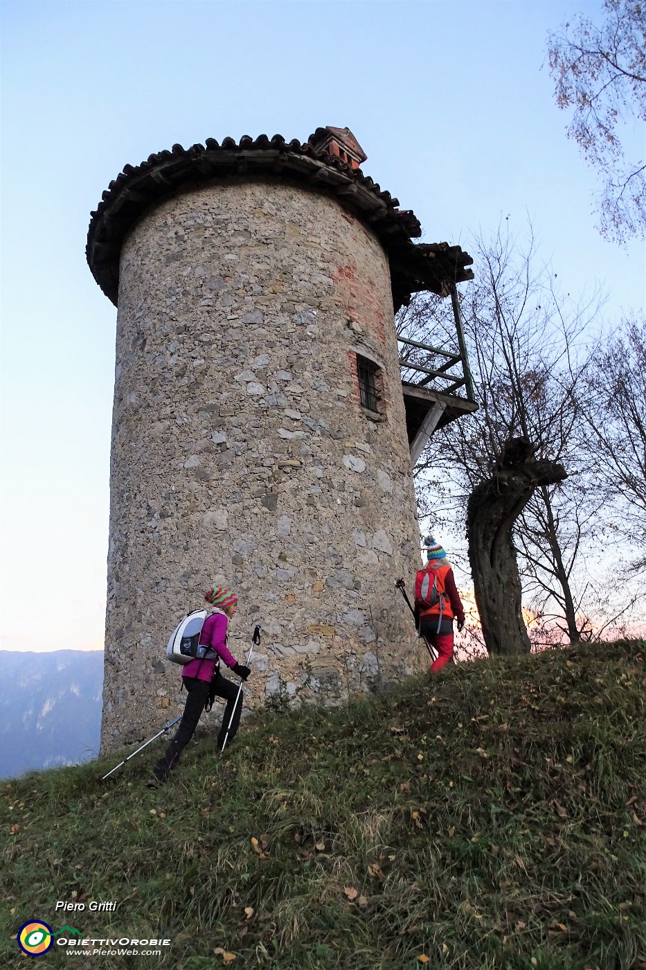 60 Saliamo al Roccolo di Reggeto - 'Torre degli Alpini'.JPG
